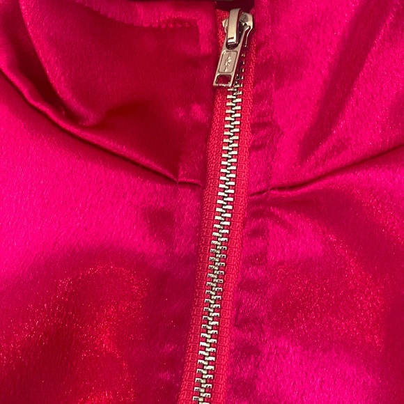 💕 Essence Zip Magenta Satin Jacket 💕 Small 🔥 Never worn! New in bag! 🔥 - Picture 7 of 9